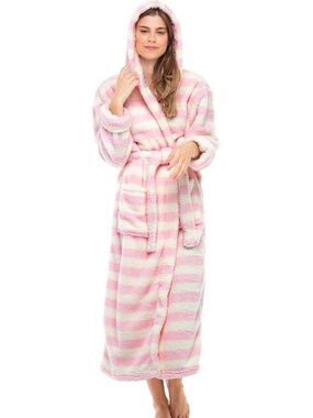 Target Pink White Hooded Sherpa Plush Robe M Soft Cozy Long Lounge NWOT
